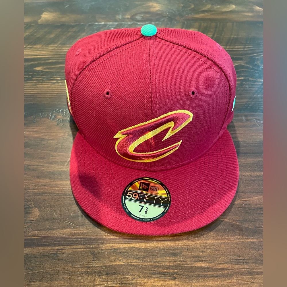 Cleveland cavaliers men’s New Era 5950 7 5/8 red NBA Patch Fitted Hat. NWT